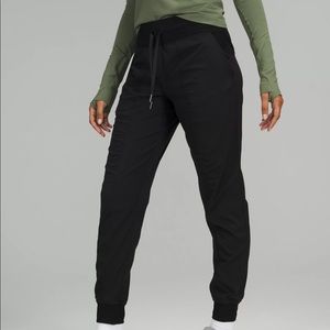 LULULEMON MID RISE JOGGER
